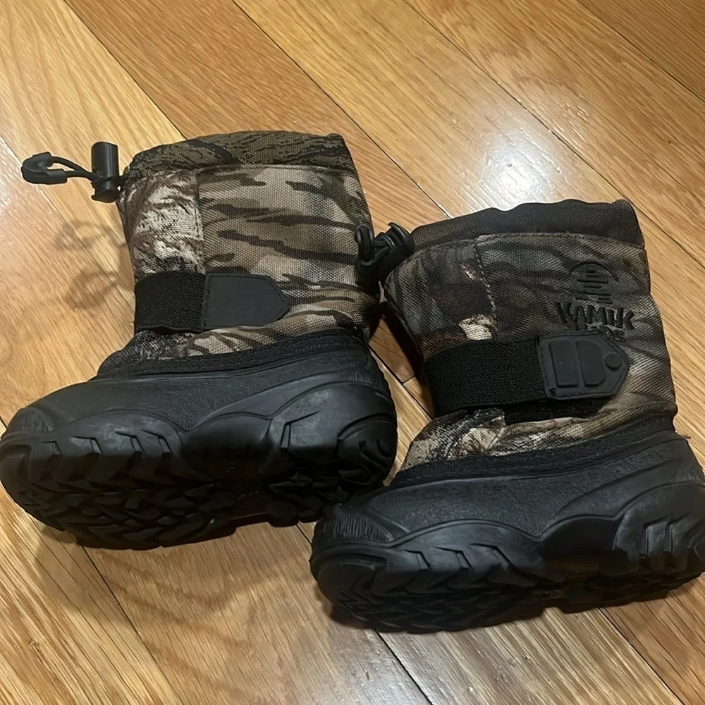 Kamik kids boys camouflage winter snow boots size 5 toddler.
